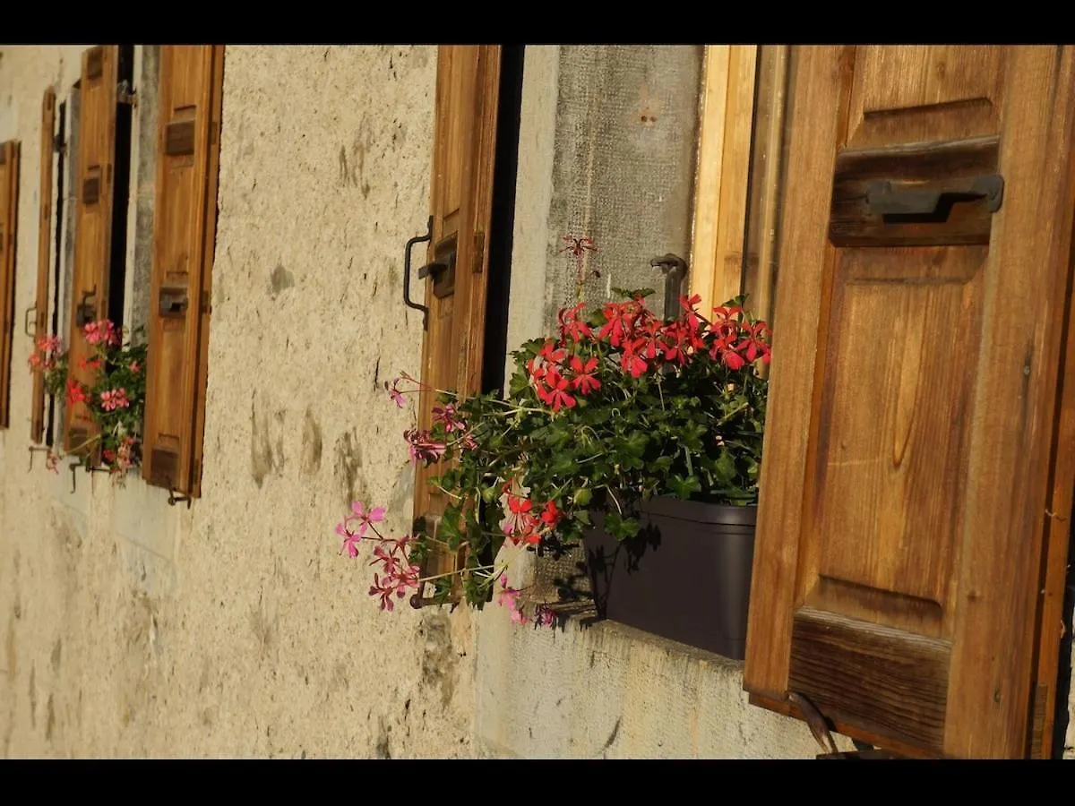 Family Stays In Petite Ferme Les Bouts & Grenier Les Bouts - 2 Properties Side By Side La Côte d'Arbroz