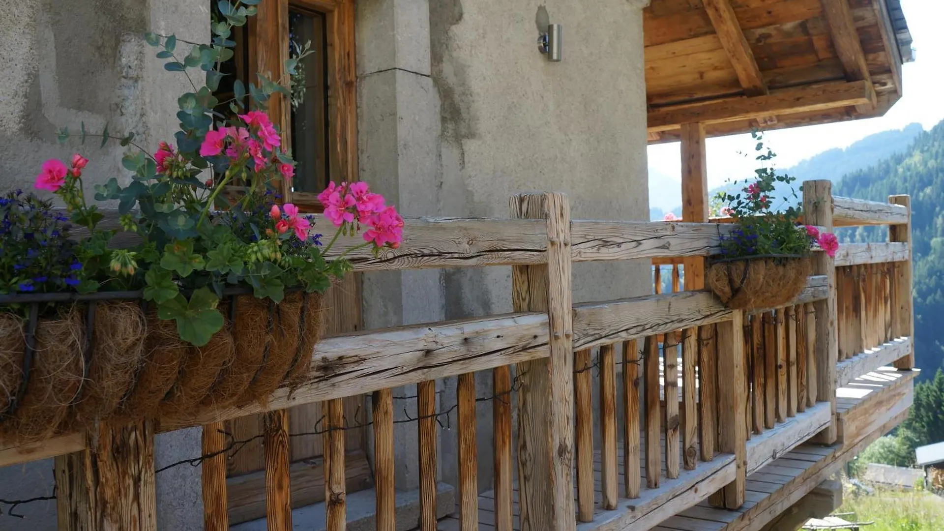 Family Stays In Petite Ferme Les Bouts & Grenier Les Bouts - 2 Properties Side By Side La Côte d'Arbroz アパート
