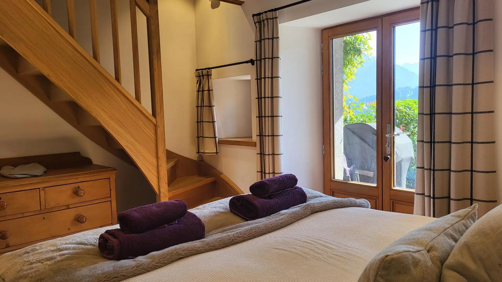 Family Stays In Petite Ferme Les Bouts & Grenier Les Bouts - 2 Properties Side By Side La Côte d'Arbroz アパート